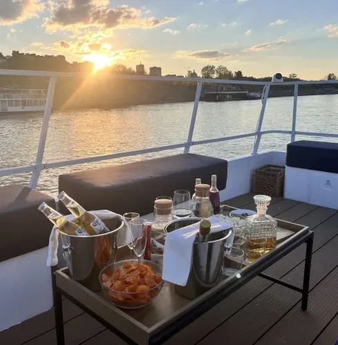 Warszawa STRIP CRUISE YOUR BOOZE Warszawa STRIP CRUISE YOUR BOOZE